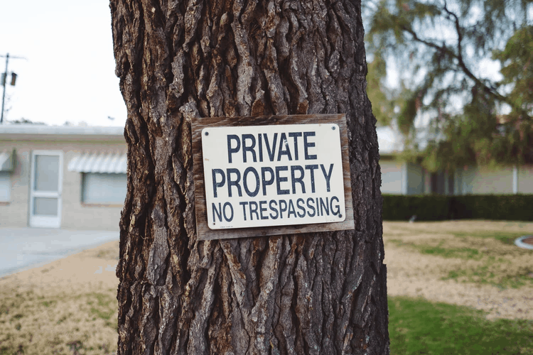 no tresspassing sign